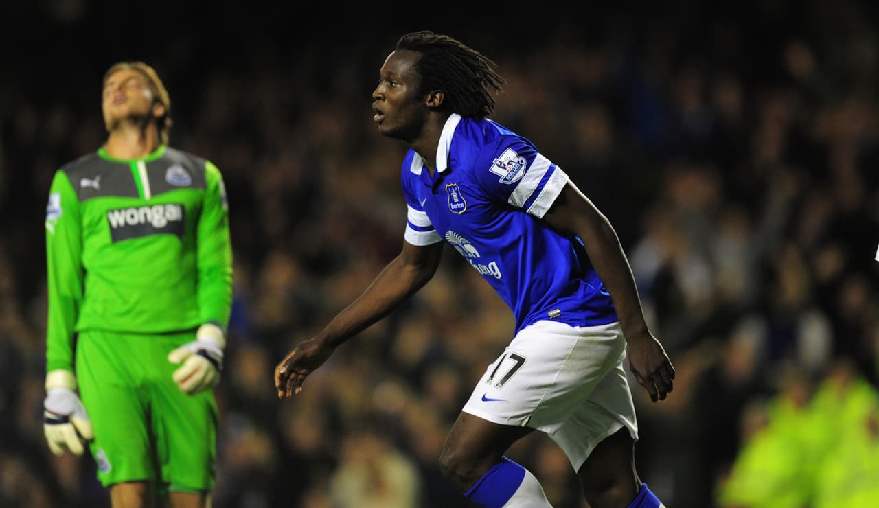 Formado en la cantera del Anderlecht, su primer paso fue hacia el Chelsea por 13.5 millones de libras. Al Everton llegó definitivamente en 2014 por 31 millones.