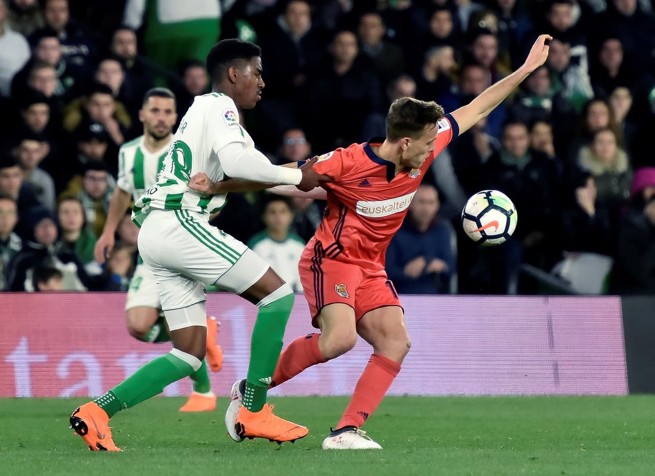 Betis salió más intenso en la segunda mitad y pronto Tello y Junior gozaron de ocasiones para batir la meta de un equipo visitante que empezó a sufrir pero que no renunció a la contra para sorprender.