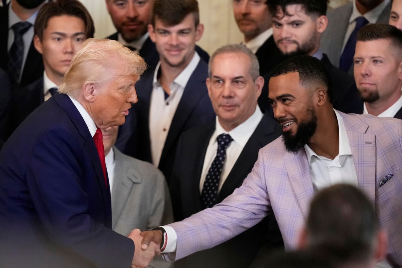 Durante el encuentro, el presidente Trump hizo bromas políticas, criticó a rivales demócratas y aprovechó para lanzar comentarios sobre temas económicos como el precio de los huevos.