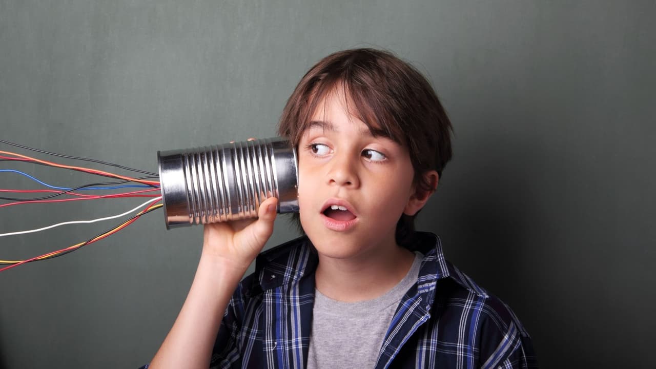 Para evitar la adicción a las redes sociales, la experta recomienda que los menores deben tener experiencias fuera de los dispositivos digitales.
<br>