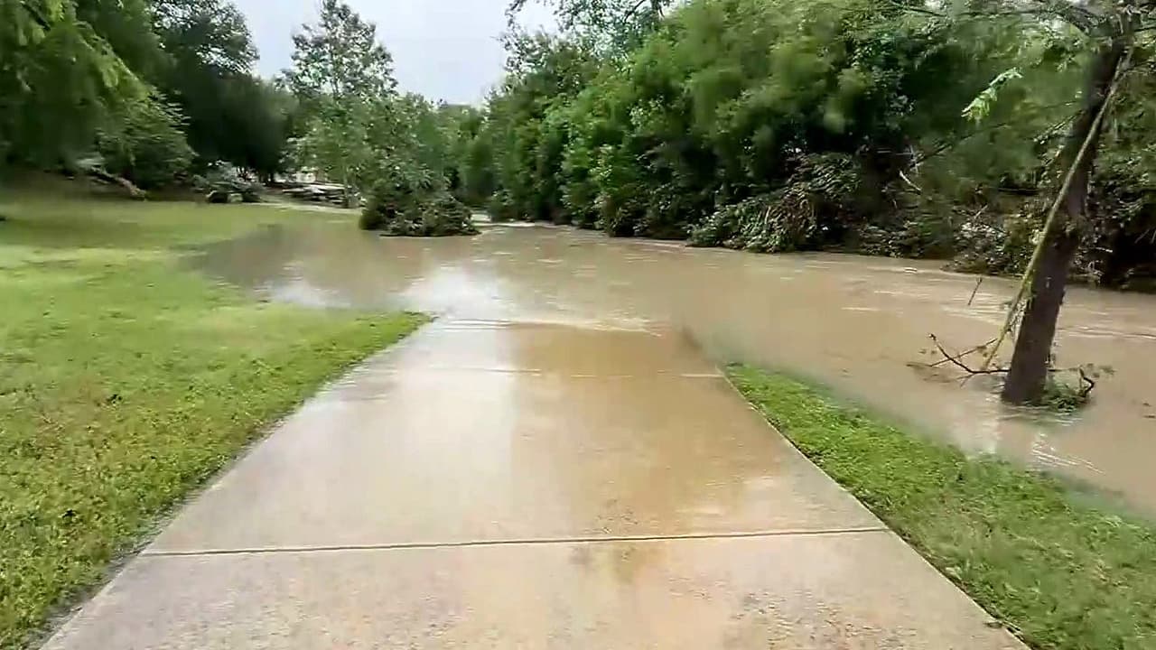 Inundaciones repentinas en Texas amenazan calles, arroyos y pasos subterráneos hoy 16 de julio