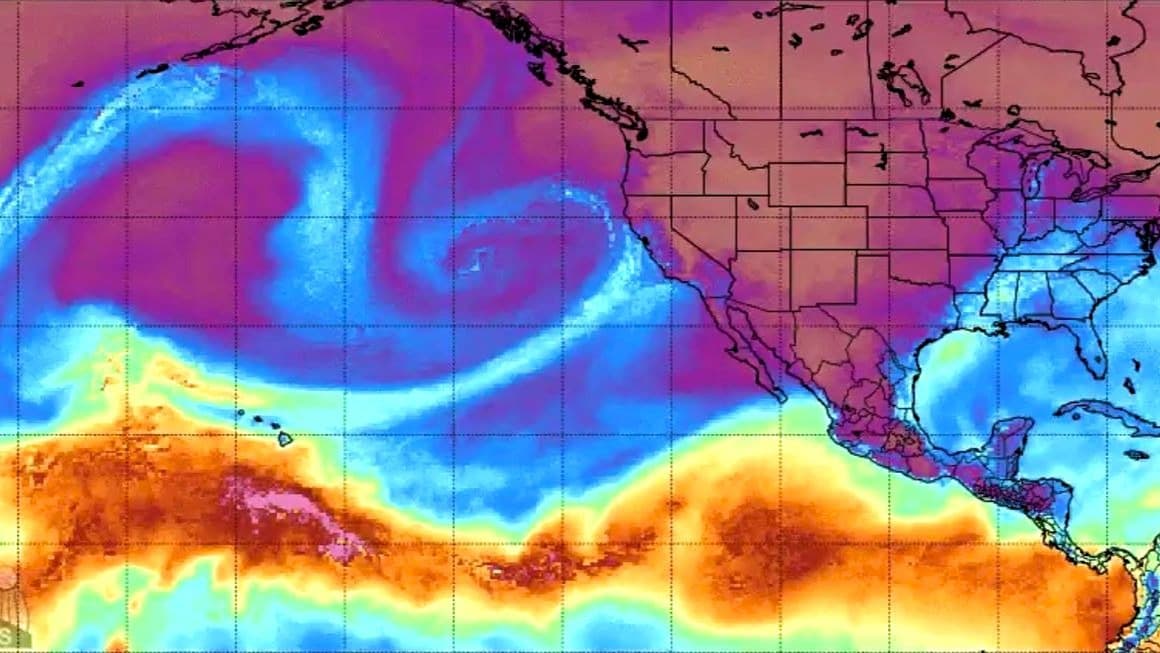 La evolución del río atmosférico en las últimas 48 horas: una pluma de vapor de agua desde Hawaii hasta California