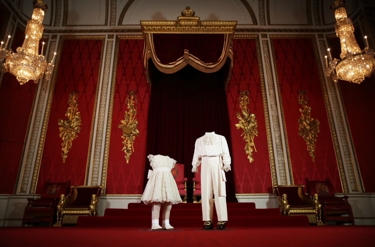 Estos fueron los atuendos que utilizaron los hijos mayores de la reina, Carlos, que en ese entonces tenía cuatro años y Ana, de dos.