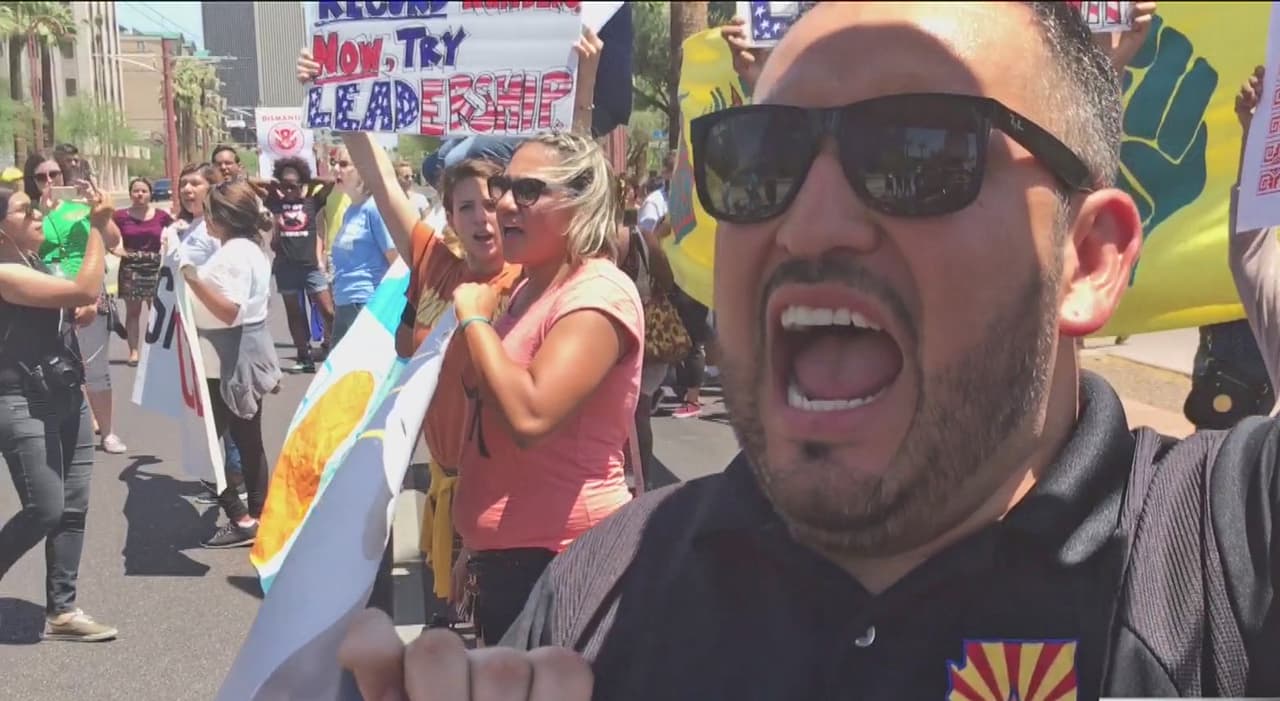 Arrestan a 4 manifestantes en Phoenix durante protesta por bloqueo a la acción ejecutiva