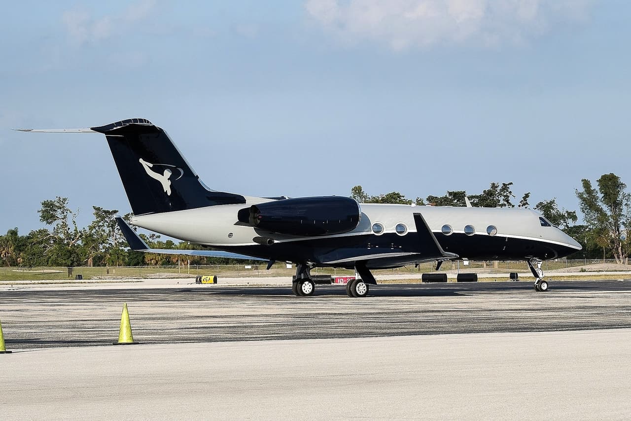 La agencia Grosby Group., así como el portal TMZ Sports consideraron que la capacidad de este nuevo jet privado de Álex Rodríguez tendrá la capacidad ideal para trasladar a los hijos de ambos.