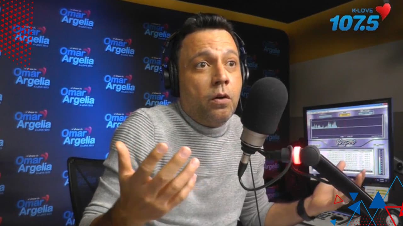 Omar reconoce que pierde el control fácilmente y Argelia le hace ver la importancia de ser positivo