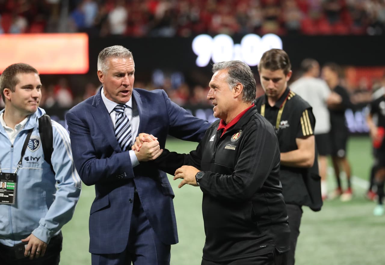 Buen clima entre Peter Vermes y Gerardo Martino.