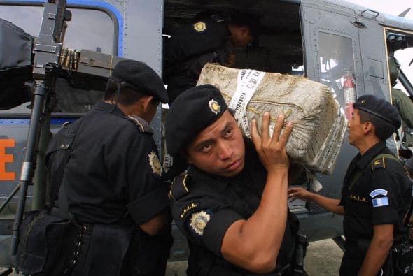 "Antes (la droga) entraba por el Caribe (o) iba en avión a (la península de) Yucatán (México). Ahora entra por los países de Centroamérica y después va en carretera ocultado por tierra a México y después va a la frontera con los Estados Unidos y se mete", añadió Nichols.
