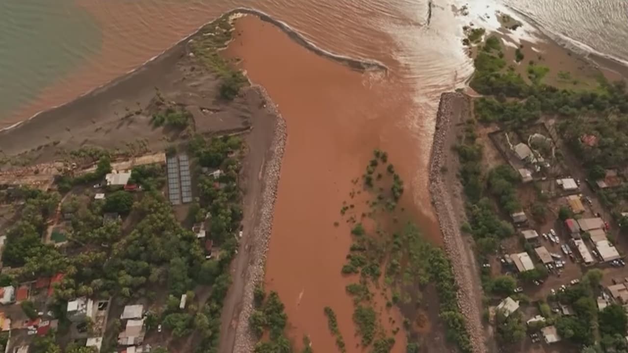 Cierres viales tras las inundaciones provocadas por las fuertes lluvias del Huracán Polo en Sonora