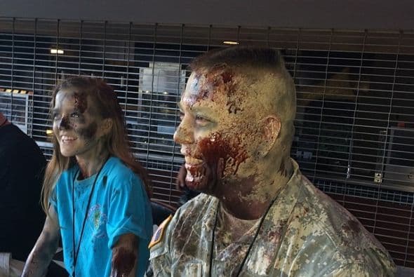 Así es lo asistentes pueden escoger entre ser: un zombie, un sobreviviente o un espectador. (Imagen de Twitter)