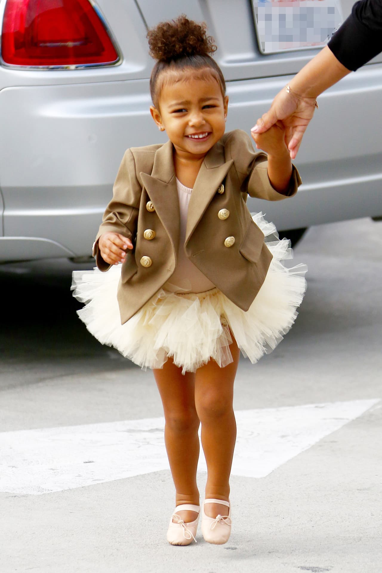 No debe ser sencillo lidiar con tanta atención.