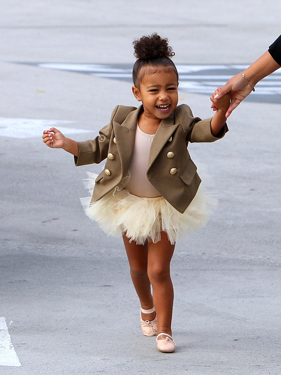 ¡Sacó el temperamento de su papi!