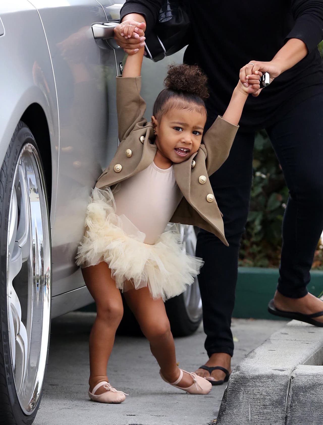 Esta vez fue su nana la encargada de llevarla a su actividad.