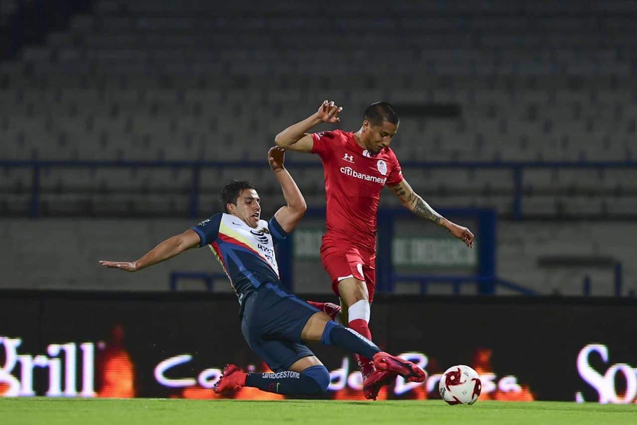 Los Diablos atacaban un poco más entrados los 65’ de juego, pero América tendría más oportunidades de liquidar el partido. El juego tendría más matices.