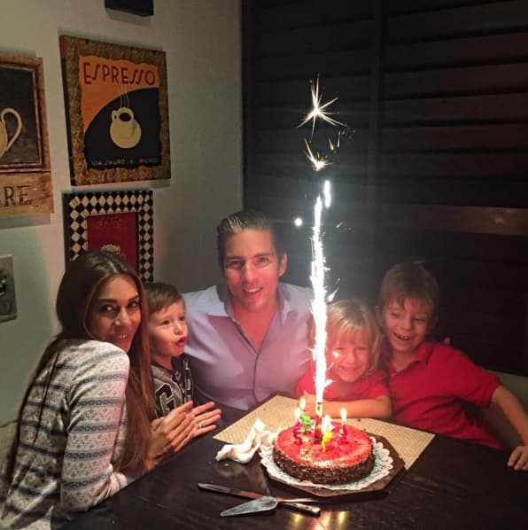 Y en ambos papeles se ve que entrega lo mejor de sí.