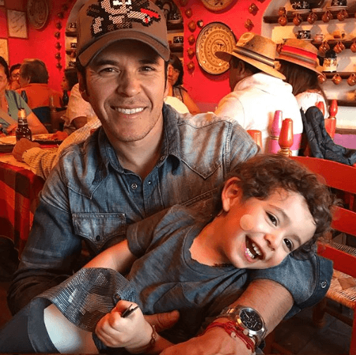 “Estar con mi hijo es la cereza del pastel después de la chamba”.