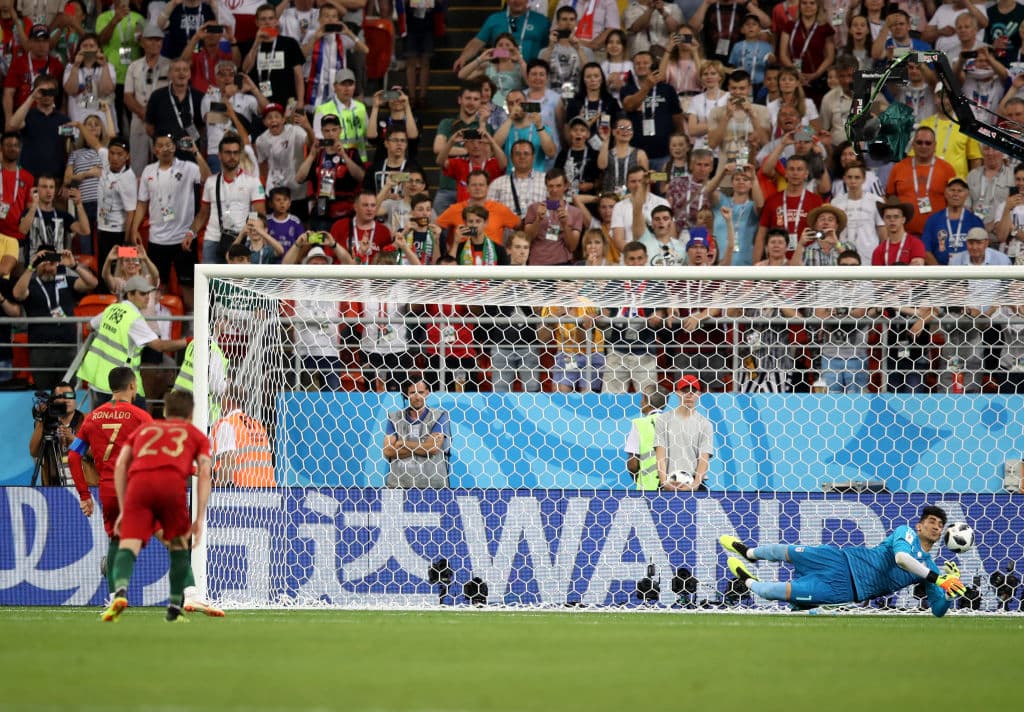 Fue una estupenda intervención de Beiranvand que le daba vida y esperanzas a los iraníes, a quienes les cambió la cara tan pronto Cristiano falló desde el punto penal.
