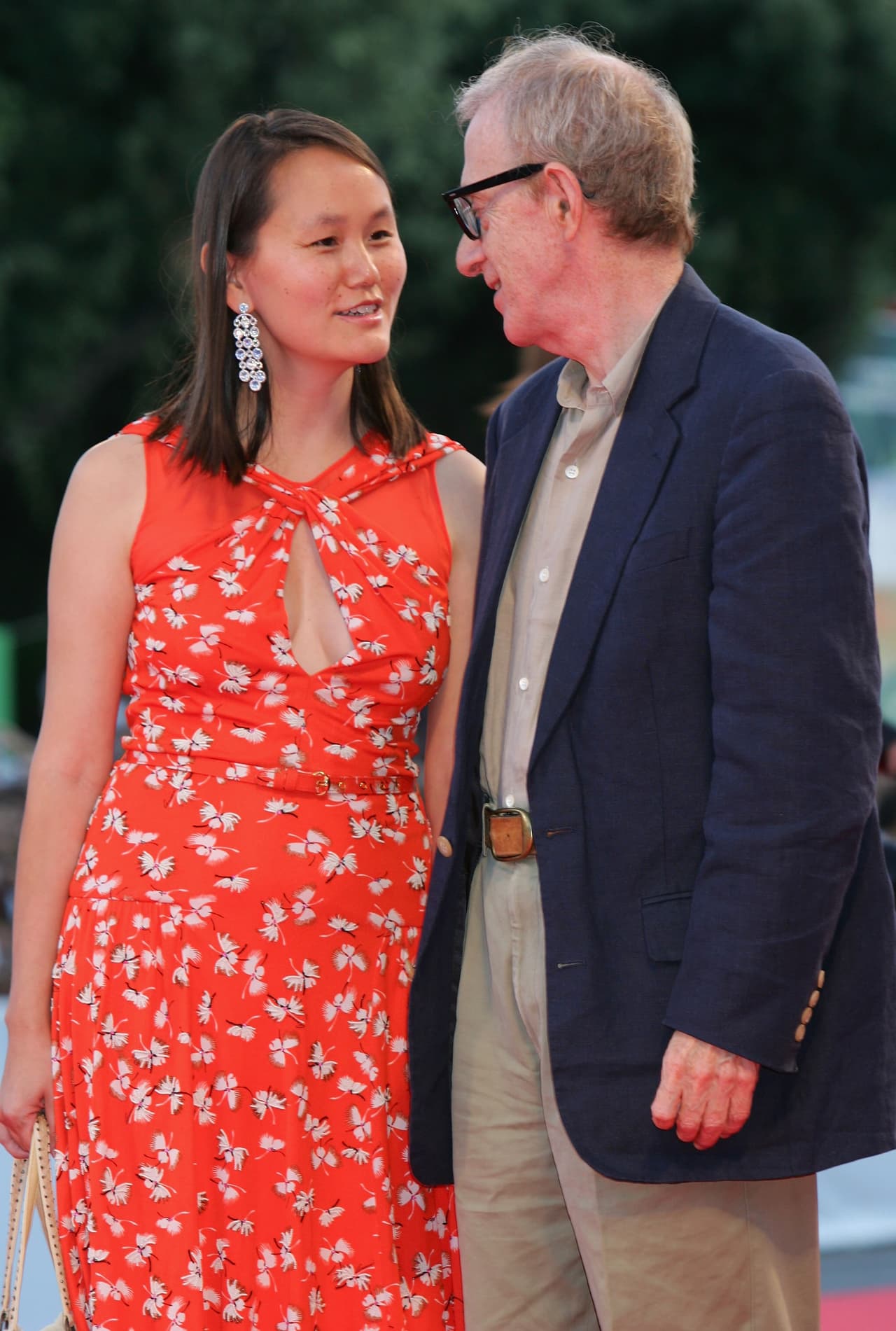 Pocos habrían pensado que la relación perduraría, pero en 1997 Woody Allen y Soon-Yi se dieron el sí para casarse.