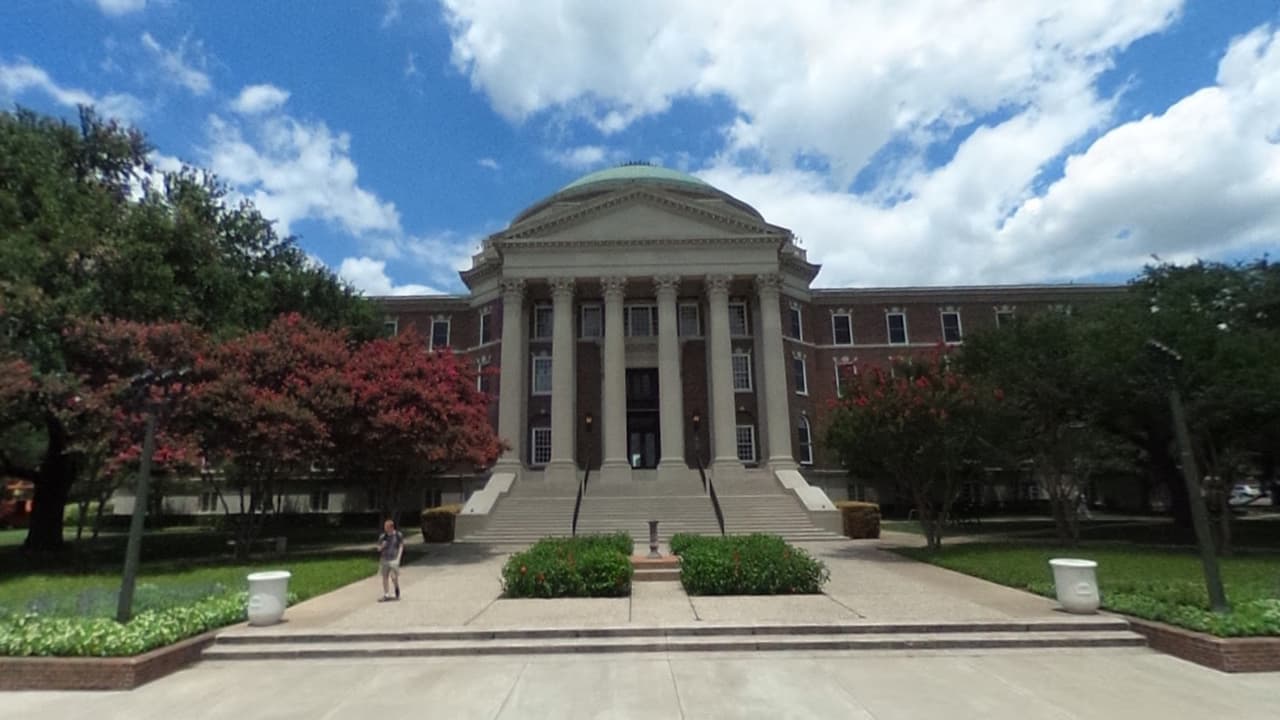 Las universidades ofrecen programas de pregrado y posgrado con vistas a títulos de licenciatura, maestría y doctorado. Southern Methodist University en Dallas se encuentra en el séptimo lugar de las mejores de Texas.