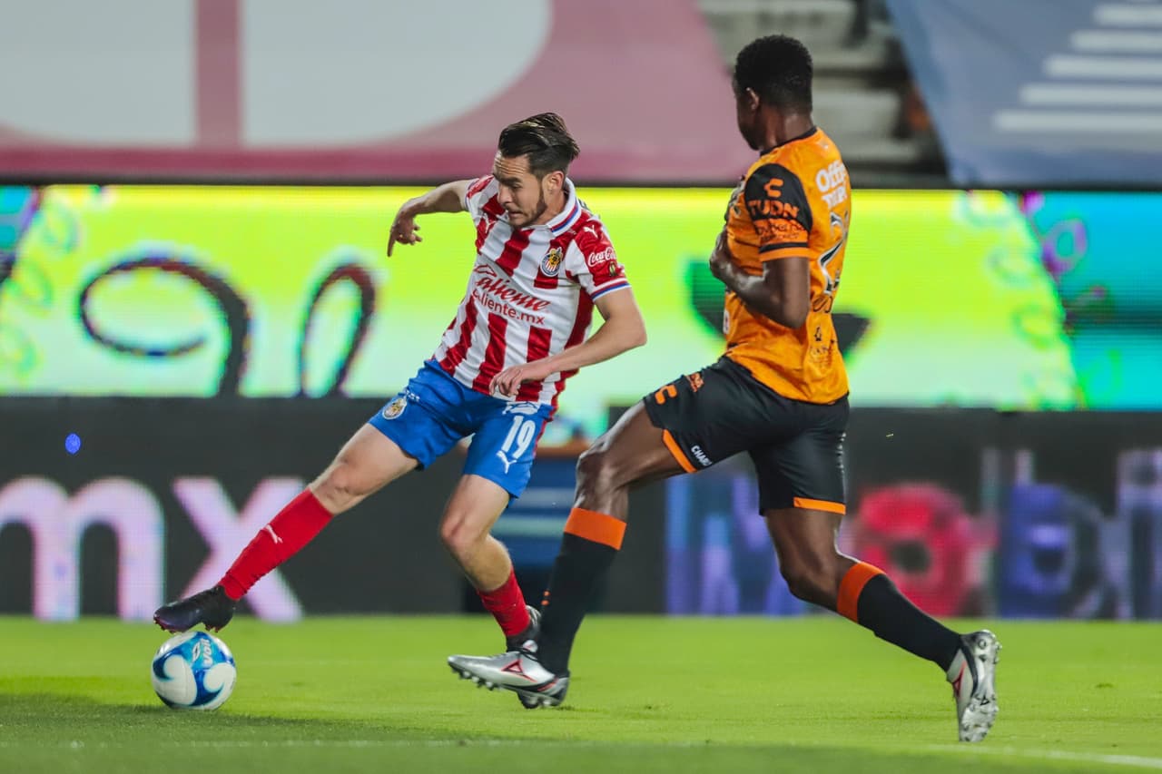 Tuzos y Chivas empatan 1-1 en Pachuca, los locales fallaron un penal en la recta del partido. Pachuca continúa en el fondo de la tabla con tres puntos y las Chivas se sitúan en la 12 plaza con 7 unidades.