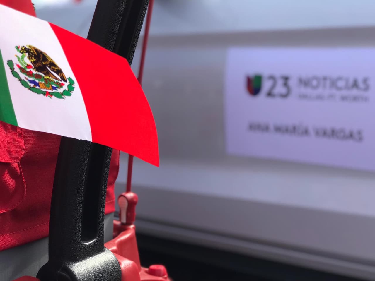 La marca de Noticias 23 y la bandera de México estuvieron muy presentes durante la caravana.