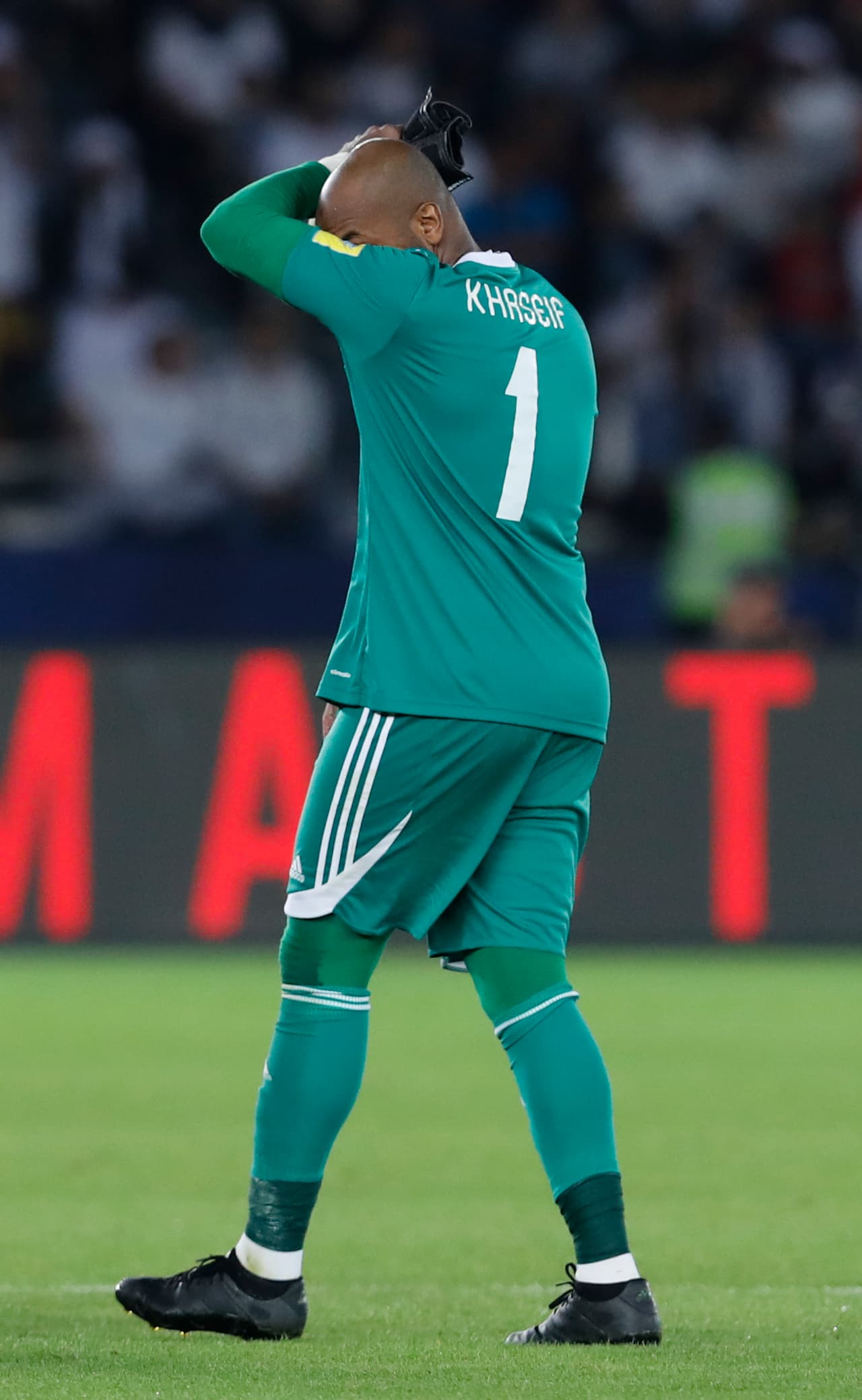 Aunque estaba siendo figura, Ali Khaseif no pudo continuar en la segunda mitad por una lesión. Desde ese momento el Madrid aprovechó.