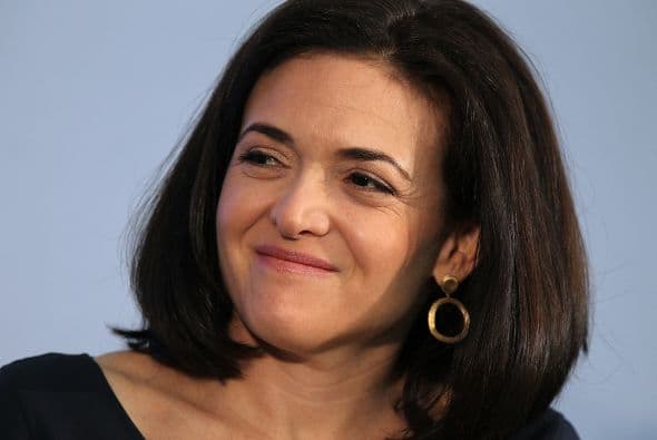 9.-SHERYL SANDBERG: Tiene 44 años. Es la COO de Facebook.