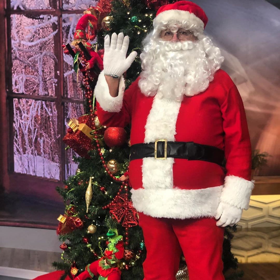 Santa Claus estuvo merodeando, sin embargo, no fue él quien dejó esos regalos, todo indica que los presentes fueron planeados por doña Meche.