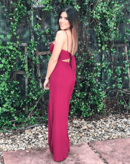 Francisca Lachapel eligió este jumpusit en tono fucsia con un divertido escote en la espalda.