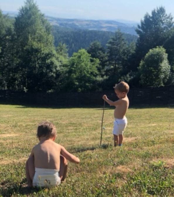 "Lo que sí 
<b>ha sido un reto es tener a mis hijos todo el tiempo</b>, el grande ya se cuida solo pero los chiquitos tienen 3 años", dijo en entrevista con el programa Hoy.
<br>