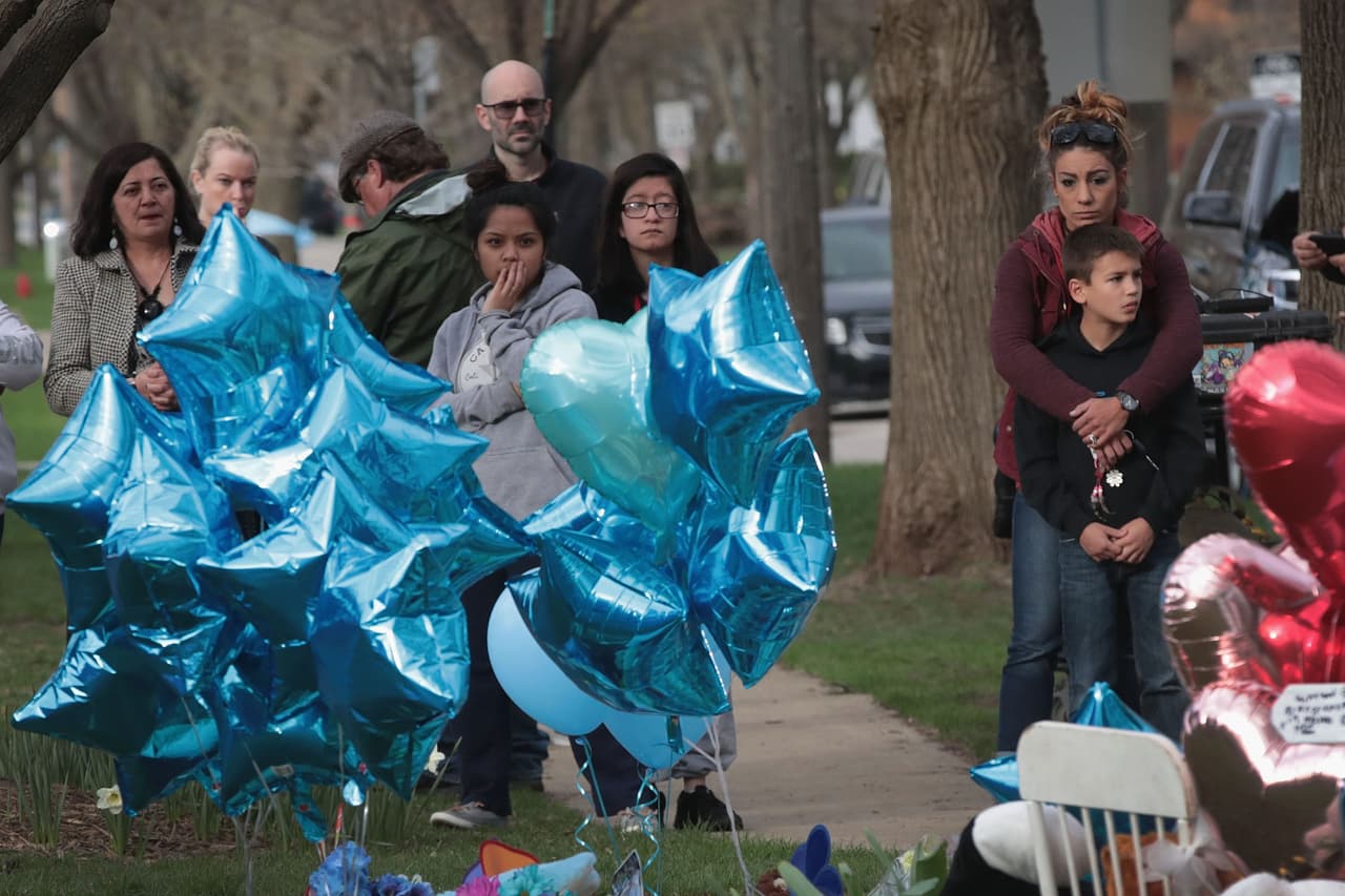 Este jueves se presentó una grabación de una conversación entre el pequeño AJ y su madre en la que el menor dice que le gustaría que le hicieran cosas malas
<a href="https://www.univision.com/local/chicago-wgbo/asi-nunca-te-volvere-a-ver-el-nino-asesinado-en-illinois-deseo-que-a-su-mama-le-hicieran-cosas-malas">para “no volverla a ver”. </a>