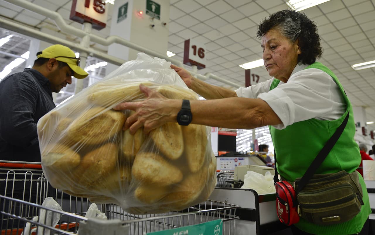 Latinas, las mujeres con peores empleos y salarios más bajos en California