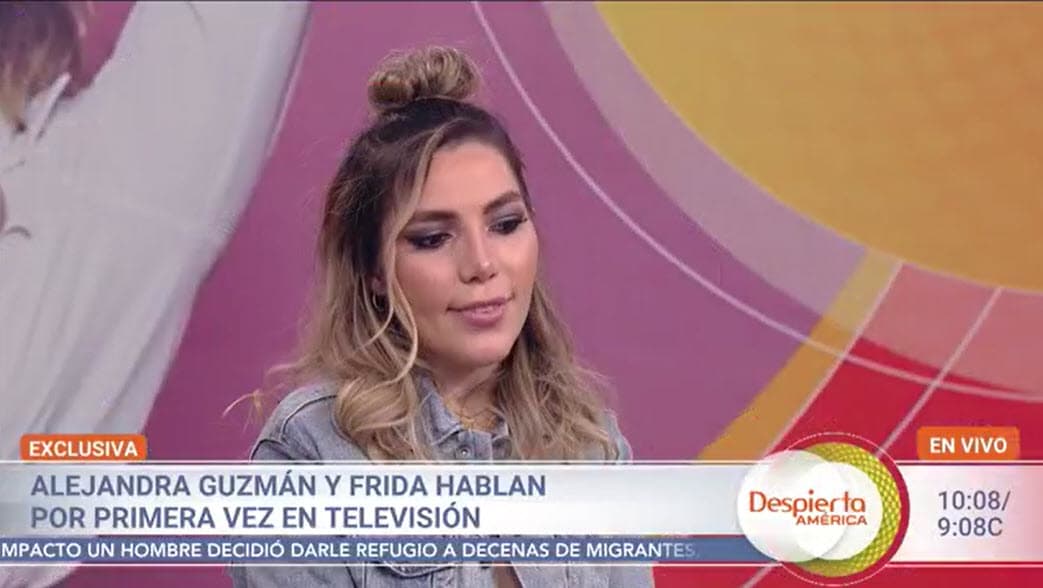 Cuando Frida vio el comunicado que emitió la oficina que representa a su madre, creyó que las palabras que contenían no provenían de ella, sino de su representante. "No guey, ha de ser el idiota este que maneja ahorita a mi mamá.
<b><a href="https://www.univision.com/shows/despierta-america/frida-sofia-explica-por-que-no-creyo-en-la-sinceridad-de-su-madre-cuando-le-proclamo-su-amor-en-television-video" target="_blank">No fue mi mamá, no creo</a></b>", se repitió.