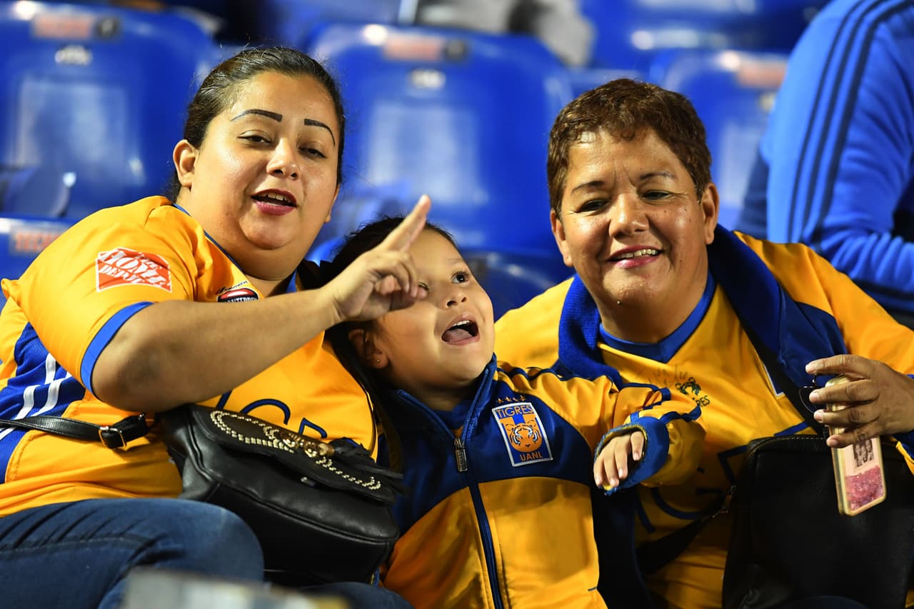 Este fue el color y el ambiente antes del silbatazo inicial en la Ida de la Semifinal por la Liga Campeones de Concacaf entre Tigres y Santos Laguna en el Estadio Universitario, en Monterrey.