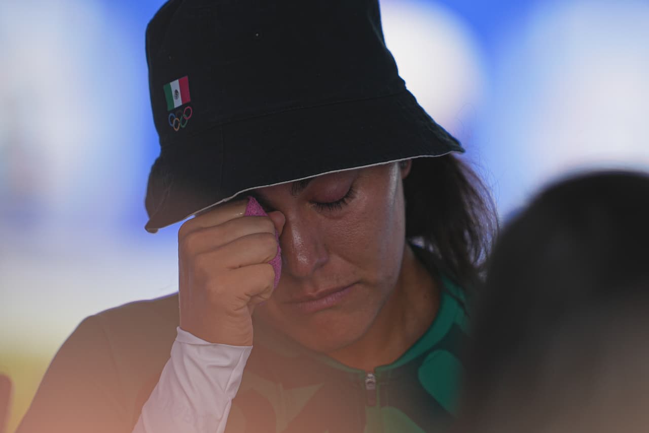 La reacción de Ale Valencia al reducirle su beca: "No pues muchas gracias"