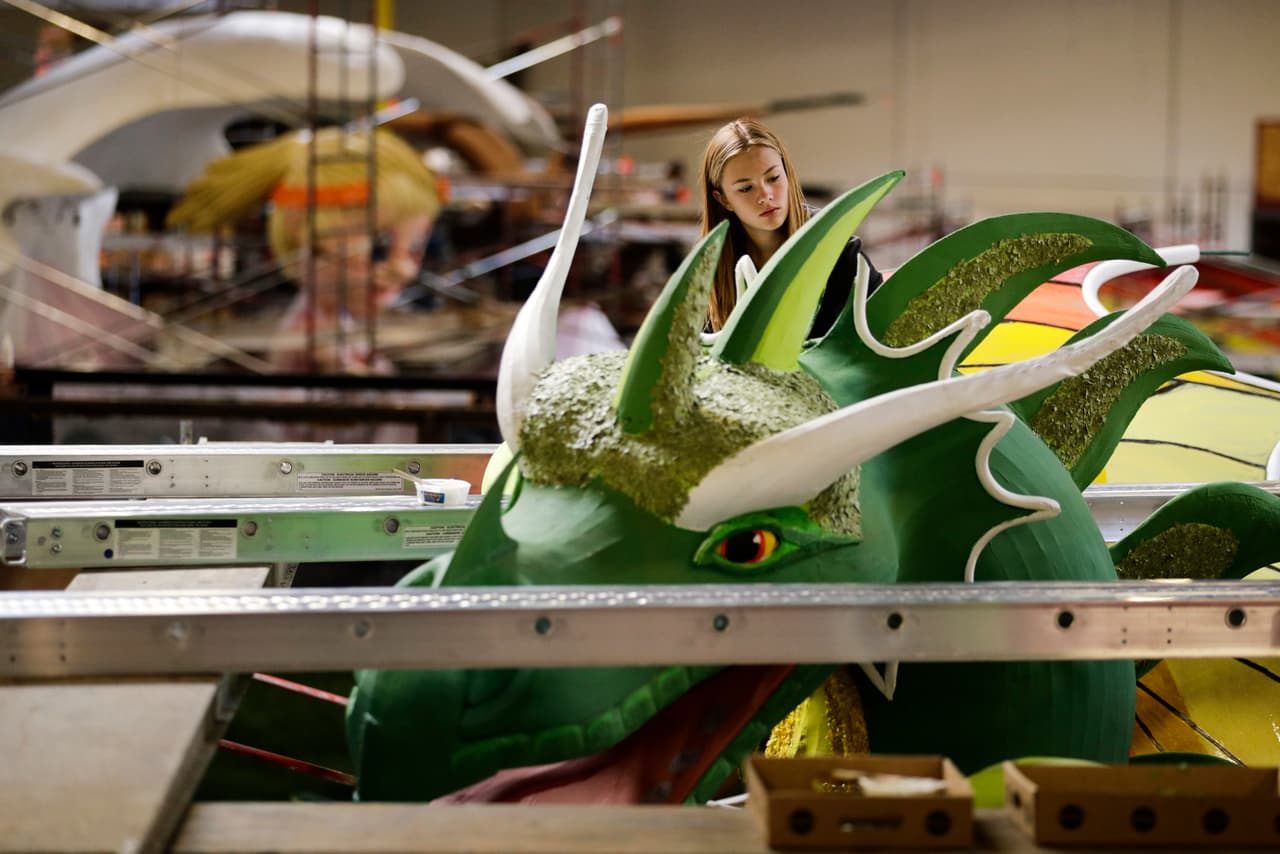 Un blindado Desfile de las Rosas rendirá homenaje a víctimas de la masacre de Orlando