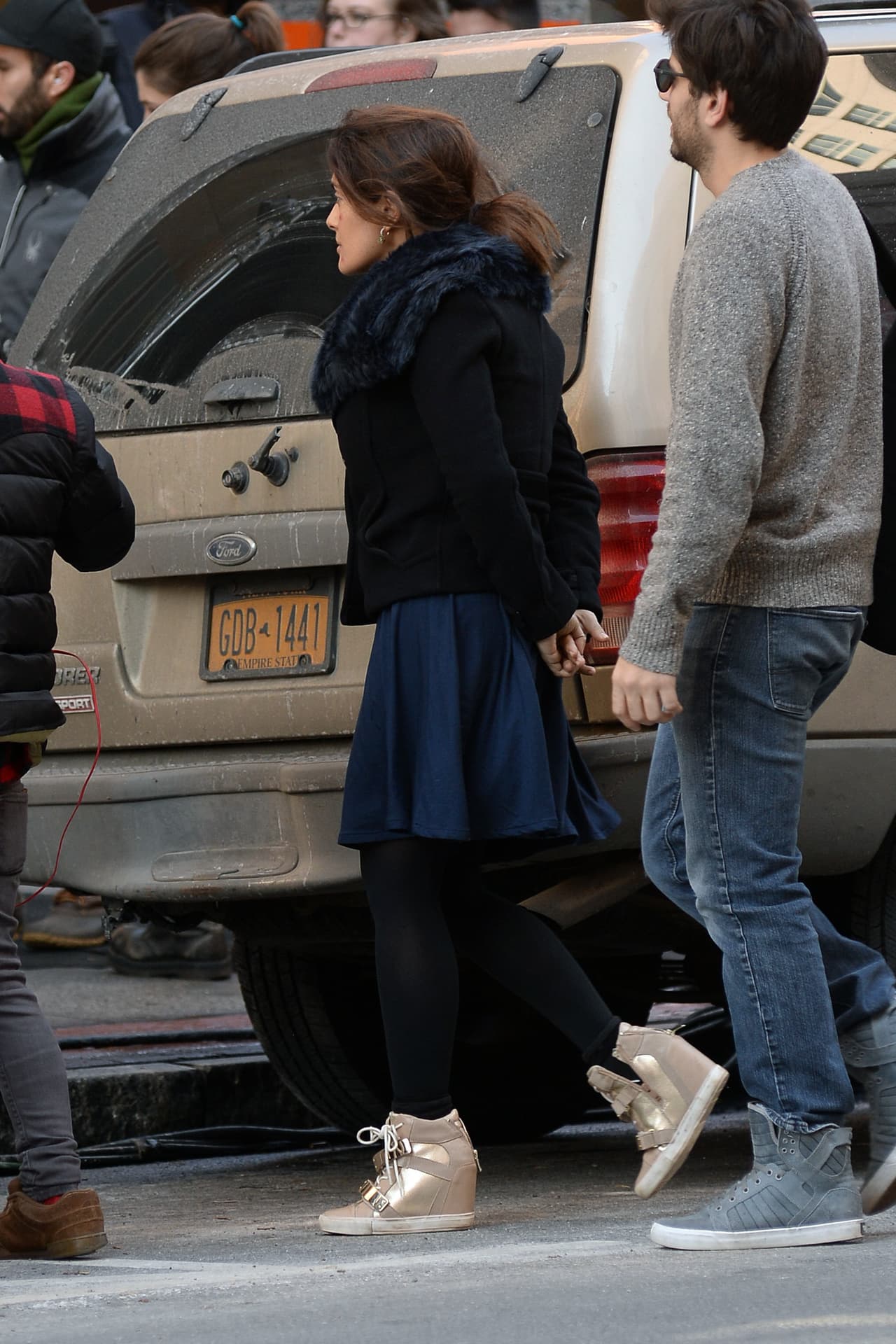 Y Hayek sin problema alguna se deshace del glamour para la filmación.