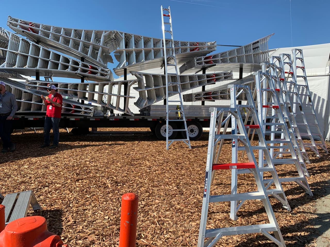 Productores que ofrecen diferentes insumos para la actividad agrícola se dan cita en el evento.
