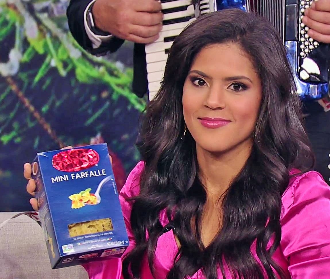 El misterio acabó y encontró una caja de pasta. "Para que aprenda a cocinar ahora que se va a casar", señaló Meche.