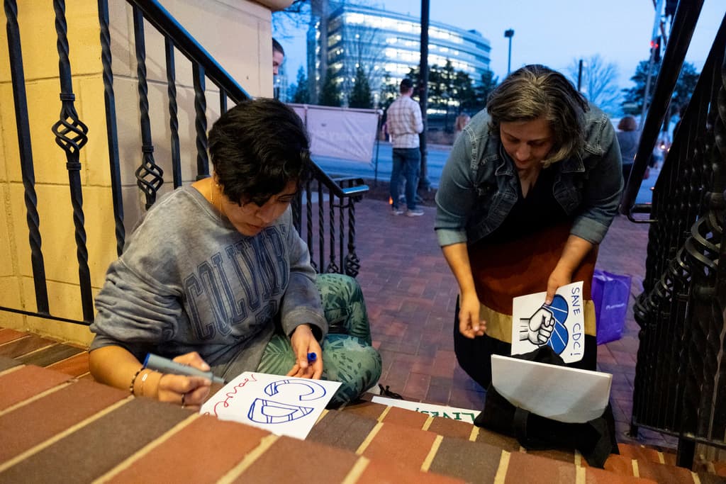 Como parte del plan de reestructuración que los incluye, los CDC congelarán el envío 11,000 millones de dólares a programas de prevención en múltiples ciudades de EEUU.