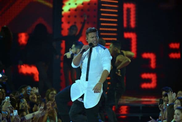 ¡Ah papacito! Ricky Martin fue el primero en cantar en el escenario de Premios Juventud.
