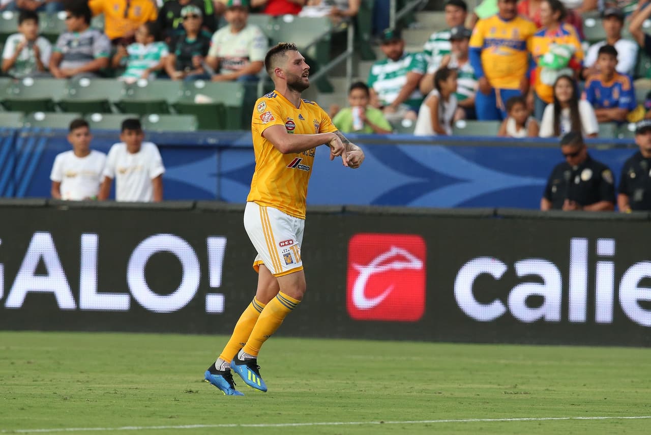 Quién sí pudo gritar su gol en el StubHub fue André-Pierre Gignac. El francés había hecho un golazo de tijera impresionante -que fue anulado por una falta previa- y luego erró un penal en lo que parecía una mala tarde, hasta que marcó al minuto 72.