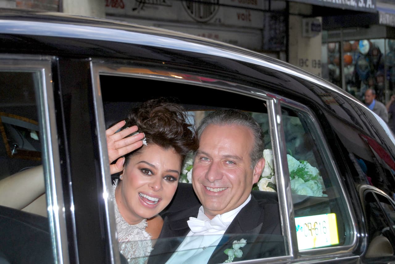 <b><a href="http://www.univision.com/programas/novelas/que-hace-yadhira-carrillo-desde-que-abandono-las-telenovelas-fotos">Yadhira Carrillo</a> y Juan Collado</b> llegaron al altar en el 2012 para convertirse en marido y mujer oficialmente.