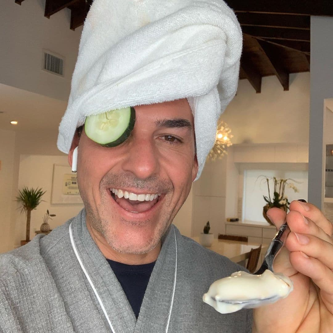 En el terreno de la belleza, nuestro chef y Carlitos hicieron un 
<a href="https://www.univision.com/shows/despierta-america/carlos-y-yisus-organizaron-su-propio-spa-para-preparar-con-sencillos-ingredientes-estas-mascarillas-caseras-video">spa en casa</a> con ingredientes fáciles de conseguir.