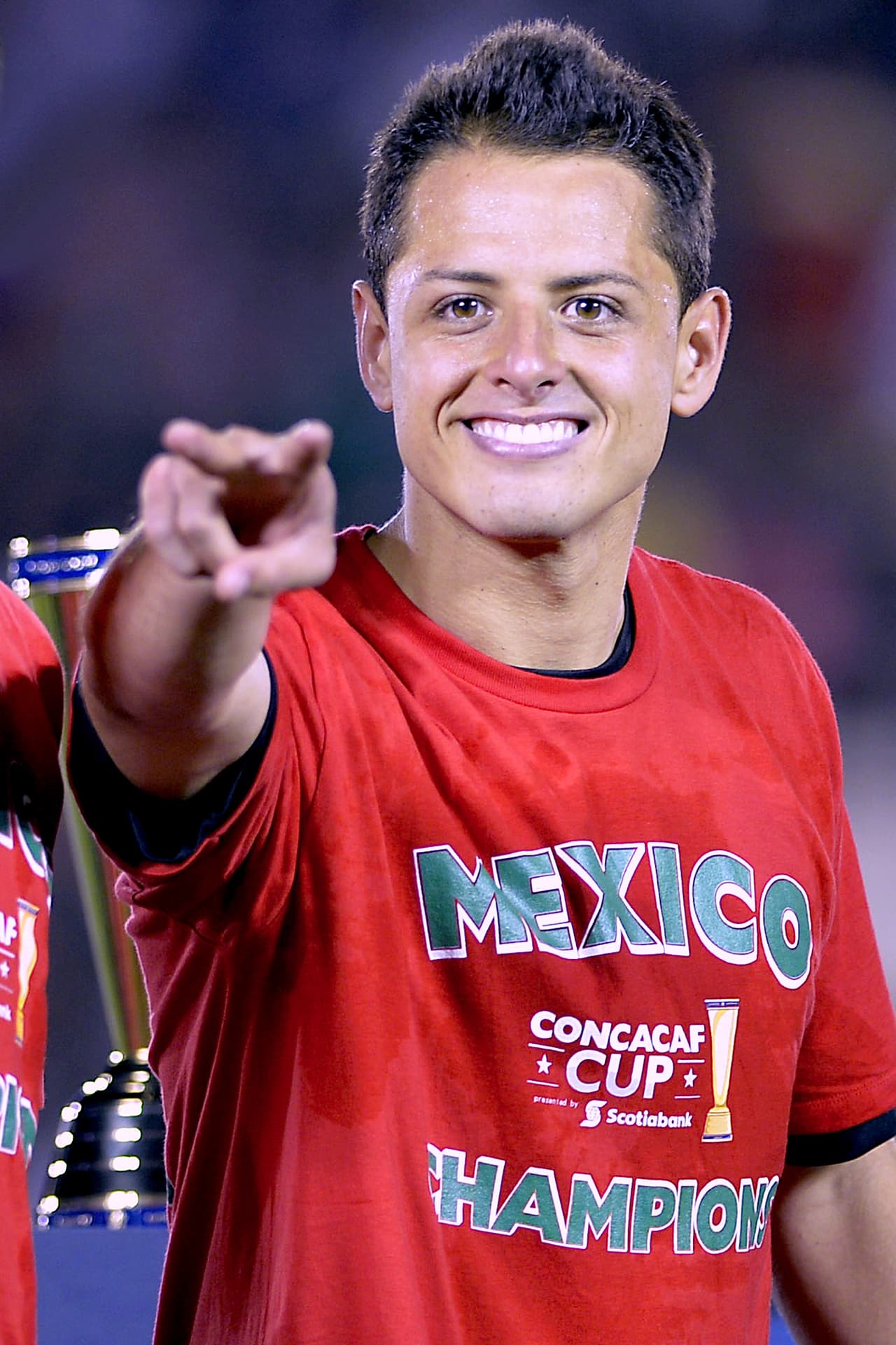 Hasta el momento Javier Hernández no ha tenido ninguna reacción contra la actriz, pero se espera que en cualquier momento él aclare su situación sentimental.