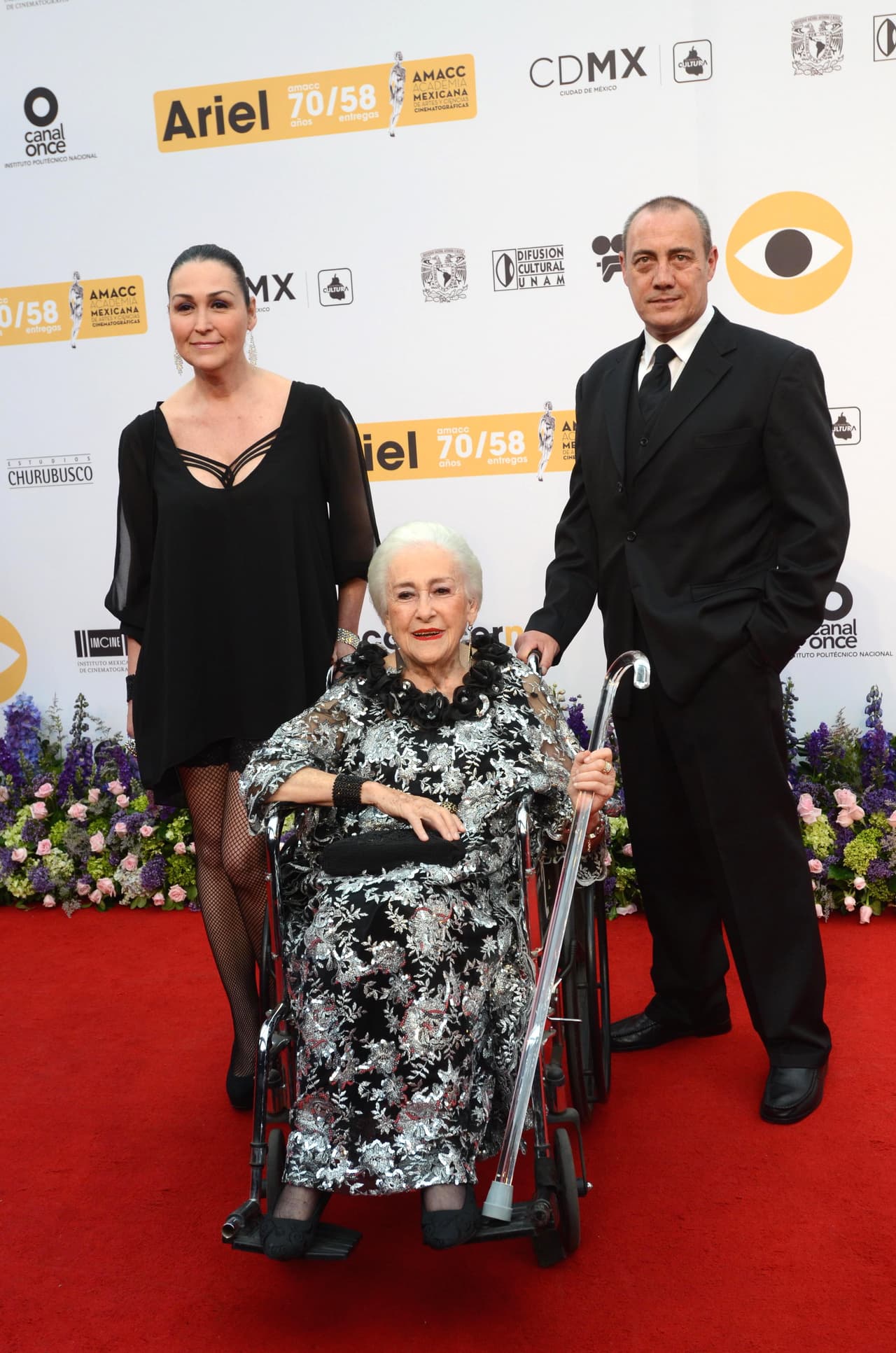 Beatriz Aguirre estudió odontología, pero su verdadera pasión era la actuación. En el 1944 no dejó dudas de que para eso estaba hecha, al actuar junto a 
<b><a href="https://www.univision.com/entretenimiento/celebridades/sandra-echeverria-podria-convertirse-en-maria-felix-fotos">María Félix </a></b> en la cinta 'La monja alférez'.