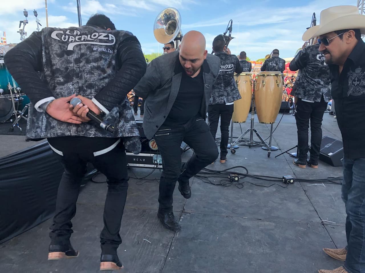 ¡Eso Pelón, así es como bailan los de Chihuahua!