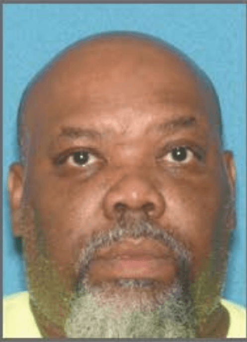 <h3 class="cms-H3-H3">Jonathan Dunston</h3>
<br>
<br>Con 53 años, este hombre de Pemberton, Nueva Jersey, fue puesto en custodia el pasado 4 de junio. Este 
<a href="https://www.univision.com/temas/trabajo">empleado </a>de autobuses está siendo
<b> acusado de poseer y distribuir material sobre abuso sexual infantil. </b>
<br>