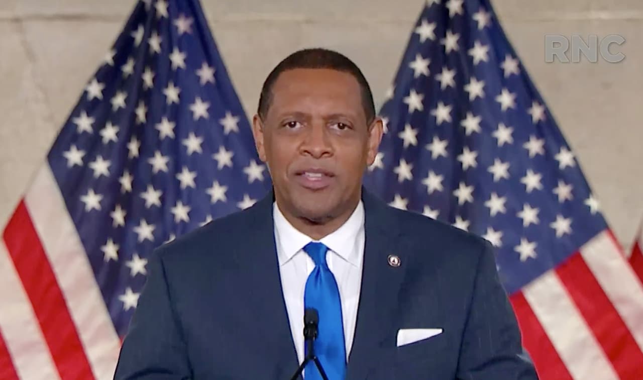 Vernon Jones, funcionario demócrata de Georgia, manifestó su apoyo a Trump diciendo que el mandatario destruyó “las fuerzas negativas que han victimizado a la comunidad negra durante décadas”.