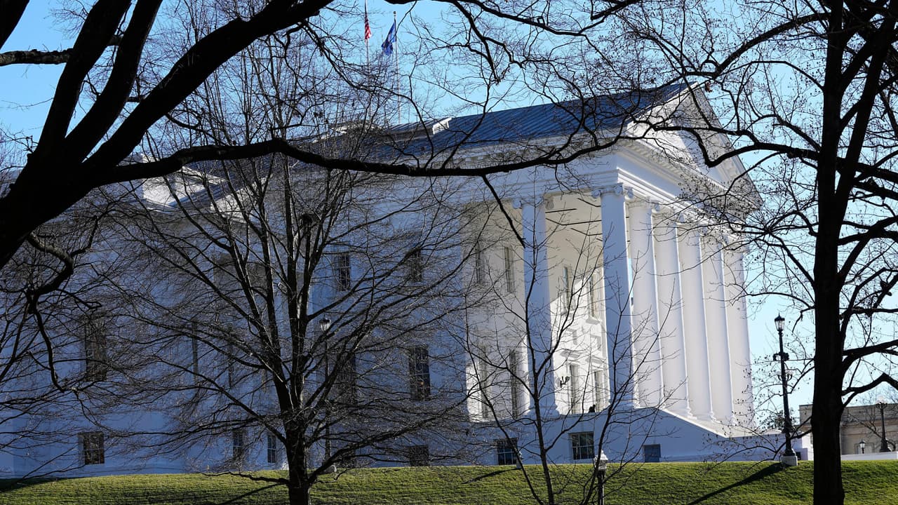 Tribunal tira mapa electoral demócrata en Virginia; Moore respalda el de Maryland